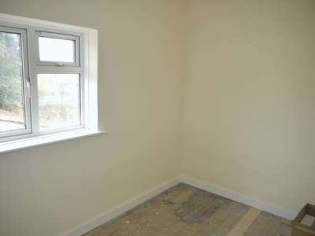  Image of 3 bedroom Semi-Detached house to rent in Milton Road Eastleigh SO50 at Milton Road  Eastleigh, SO50 4GJ