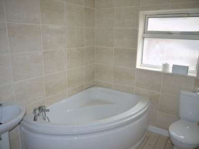  Image of 3 bedroom Semi-Detached house to rent in Milton Road Eastleigh SO50 at Milton Road  Eastleigh, SO50 4GJ