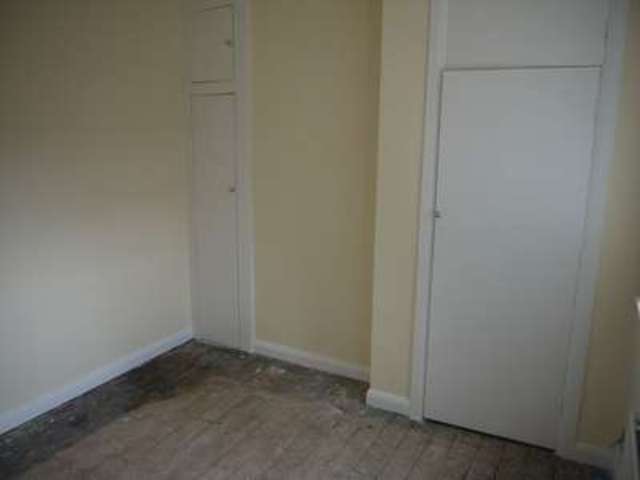  Image of 3 bedroom Semi-Detached house to rent in Milton Road Eastleigh SO50 at Milton Road  Eastleigh, SO50 4GJ
