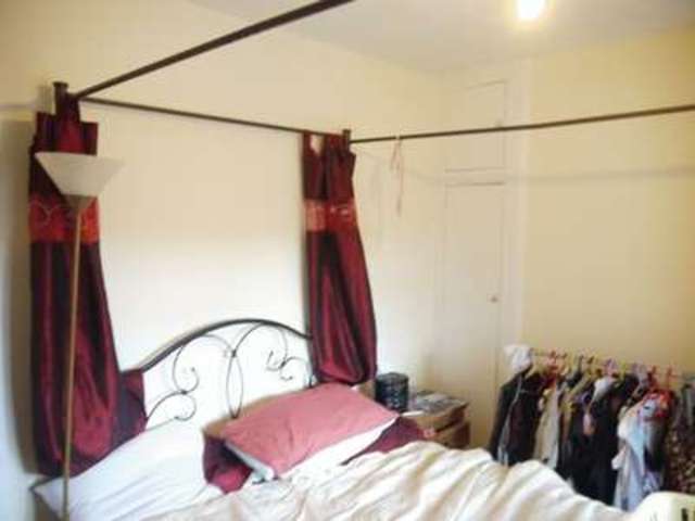  Image of 3 bedroom Semi-Detached house to rent in Milton Road Eastleigh SO50 at Milton Road  Eastleigh, SO50 4GJ