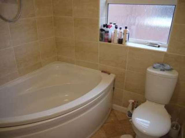  Image of 3 bedroom Semi-Detached house to rent in Milton Road Eastleigh SO50 at Milton Road  Eastleigh, SO50 4GJ