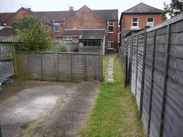  Image of 3 bedroom Terraced house to rent in Desborough Road Eastleigh SO50 at Desborough Road CENTRAL EASTLEIGH North Stoneham, SO50 5NS