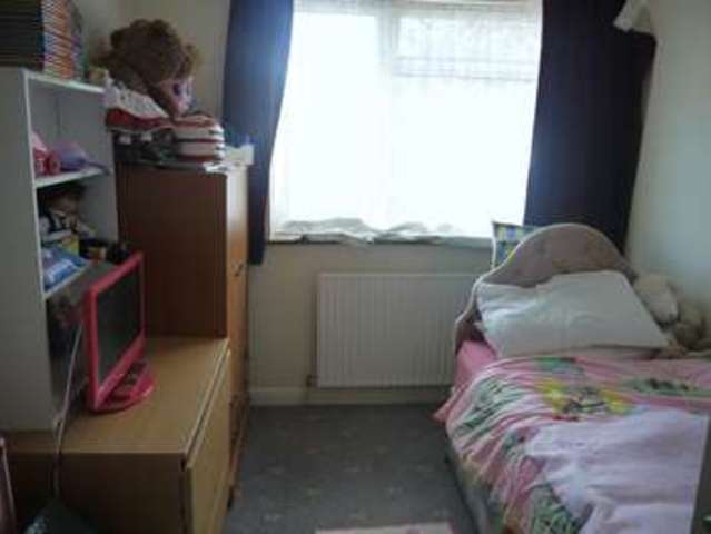  Image of 4 bedroom Semi-Detached house to rent in Royston Avenue Eastleigh SO50 at Royston Avenue  Eastleigh, SO50 4NJ