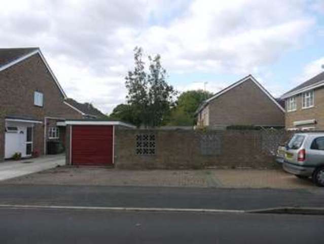  Image of 4 bedroom Semi-Detached house to rent in Royston Avenue Eastleigh SO50 at Royston Avenue  Eastleigh, SO50 4NJ