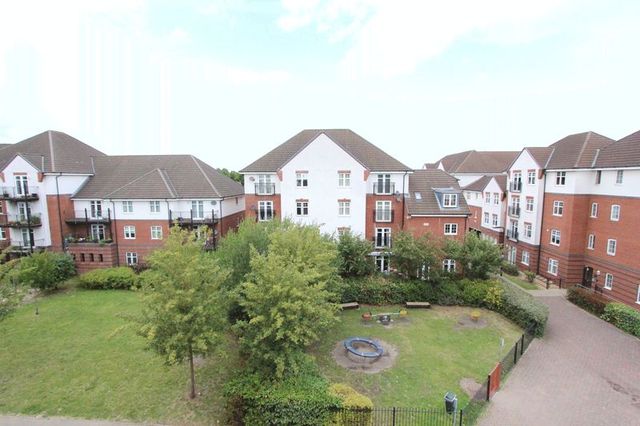  Image of 2 bedroom Flat to rent in Causton Gardens Eastleigh SO50 at Causton Gardens  Eastleigh, SO50 9PJ