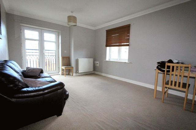  Image of 2 bedroom Flat to rent in Causton Gardens Eastleigh SO50 at Causton Gardens  Eastleigh, SO50 9PJ