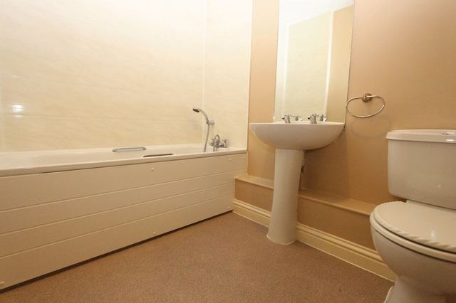  Image of 2 bedroom Flat to rent in Causton Gardens Eastleigh SO50 at Causton Gardens  Eastleigh, SO50 9PJ