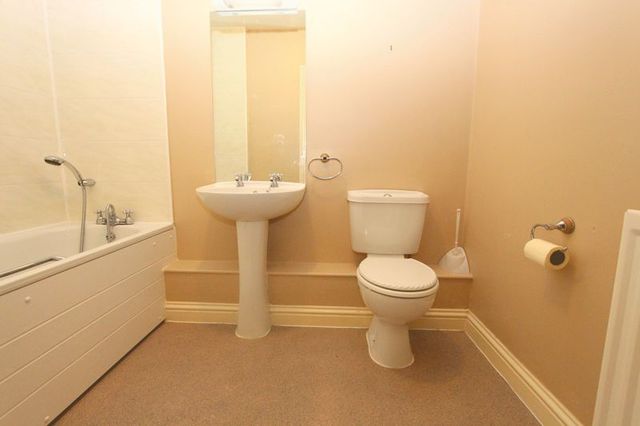  Image of 2 bedroom Flat to rent in Causton Gardens Eastleigh SO50 at Causton Gardens  Eastleigh, SO50 9PJ