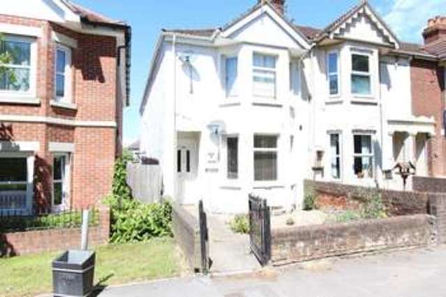  Image of 2 bedroom Flat to rent in Southampton Road Eastleigh SO50 at Southampton Road  Eastleigh, SO50 5QJ