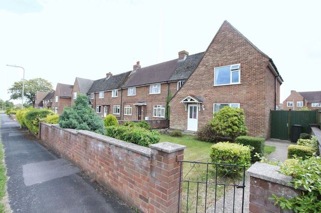  Image of 3 bedroom Terraced house to rent in Kestrel Road Eastleigh SO50 at Kestrel Road  Eastleigh, SO50 9LN