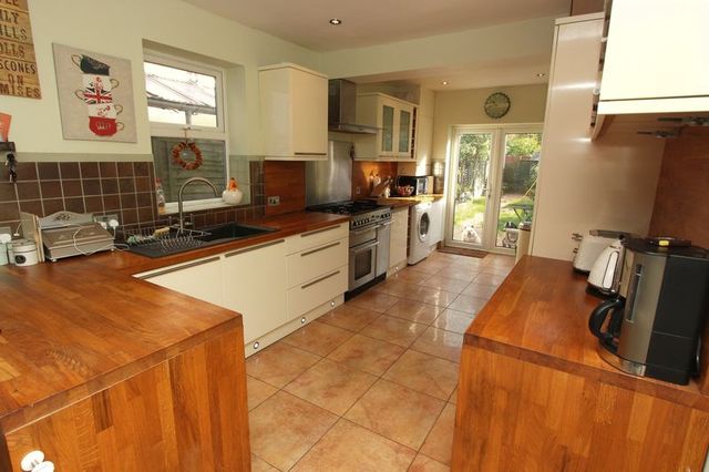  Image of 3 bedroom Terraced house to rent in High Street Eastleigh SO50 at High Street  Eastleigh, SO50 5LR