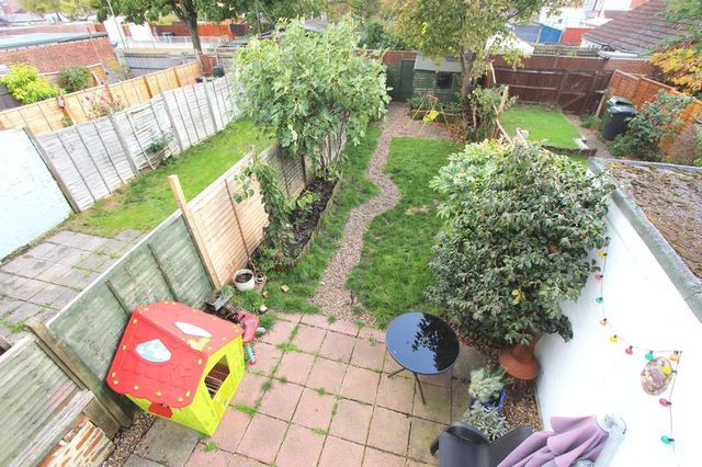  Image of 3 bedroom Terraced house to rent in High Street Eastleigh SO50 at High Street  Eastleigh, SO50 5LR