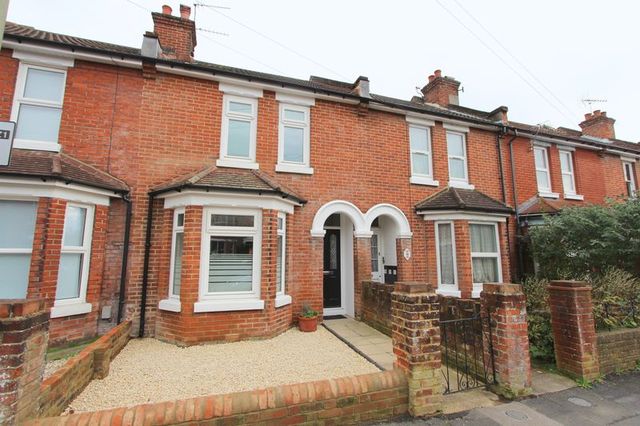  Image of 3 bedroom Terraced house to rent in Archers Road Eastleigh SO50 at Archers Road  Eastleigh, SO50 9BD