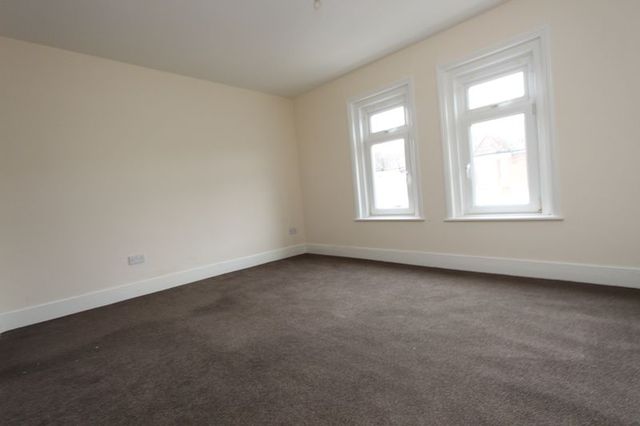  Image of 3 bedroom Terraced house to rent in Archers Road Eastleigh SO50 at Archers Road  Eastleigh, SO50 9BD