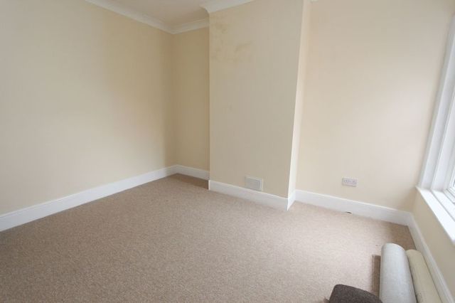  Image of 3 bedroom Terraced house to rent in Archers Road Eastleigh SO50 at Archers Road  Eastleigh, SO50 9BD