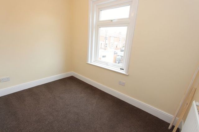  Image of 3 bedroom Terraced house to rent in Archers Road Eastleigh SO50 at Archers Road  Eastleigh, SO50 9BD