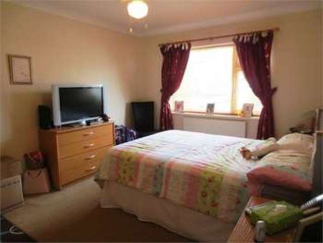  Image of 4 bedroom Terraced house for sale in Eastwood Old Road Leigh-on-Sea SS9 at Eastwood old road Leigh on sea Eastwood, SS9 4RP