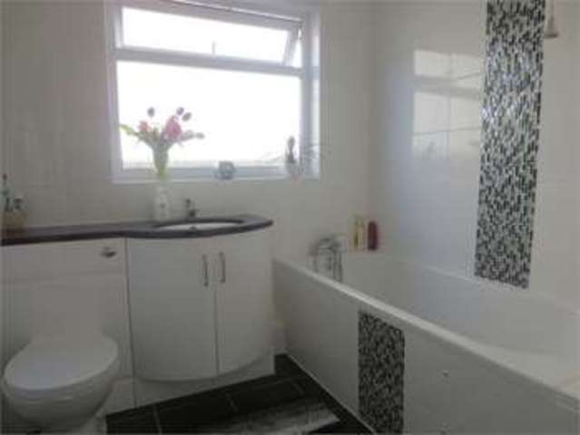  Image of 2 bedroom Detached house for sale in Eastwood Old Road Leigh-on-Sea SS9 at Eastwood old road Leigh on sea Eastwood, SS9 4SG