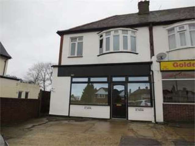  Image of 2 bedroom Apartment to rent in Eastwood Road North Leigh-on-Sea SS9 at Eastwood Road North Leigh on sea Eastwood, SS9 4LT