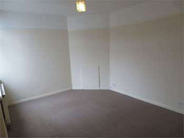  Image of 2 bedroom Apartment to rent in Eastwood Road North Leigh-on-Sea SS9 at Eastwood Road North Leigh on sea Eastwood, SS9 4LT