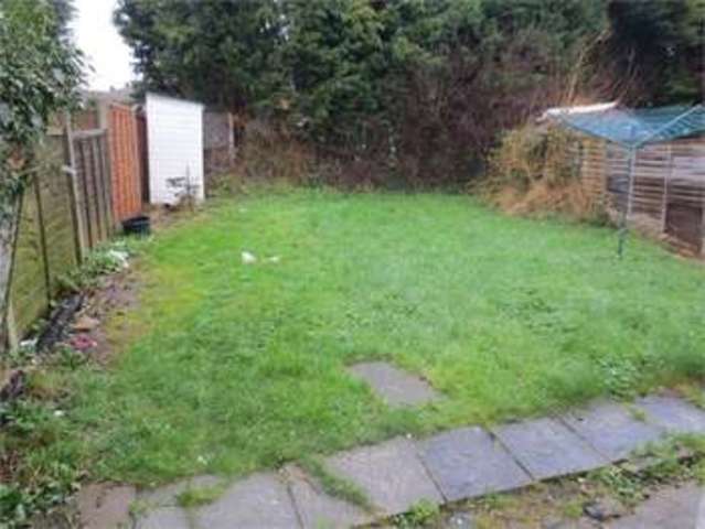  Image of 2 bedroom Apartment to rent in Eastwood Road North Leigh-on-Sea SS9 at Eastwood Road North Leigh on sea Eastwood, SS9 4LT