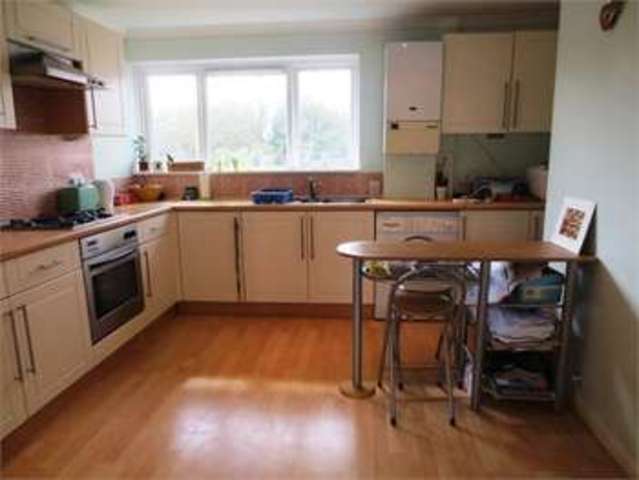  Image of 1 bedroom Apartment for sale in Eaton Road Leigh-on-Sea SS9 at Eaton Road Leigh on sea Leigh-on-Sea, SS9 3PG