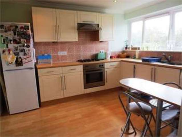  Image of 1 bedroom Apartment for sale in Eaton Road Leigh-on-Sea SS9 at Eaton Road Leigh on sea Leigh-on-Sea, SS9 3PG