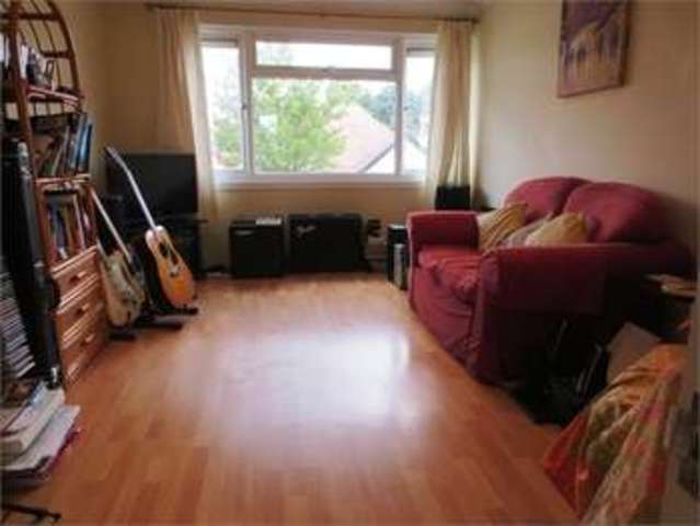  Image of 1 bedroom Apartment for sale in Eaton Road Leigh-on-Sea SS9 at Eaton Road Leigh on sea Leigh-on-Sea, SS9 3PG