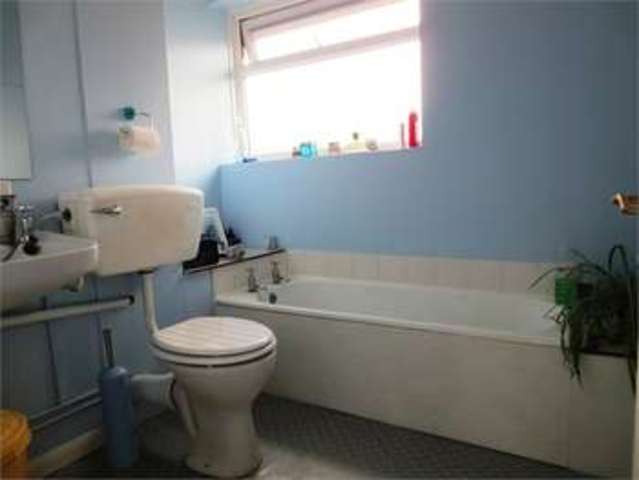  Image of 1 bedroom Apartment for sale in Eaton Road Leigh-on-Sea SS9 at Eaton Road Leigh on sea Leigh-on-Sea, SS9 3PG