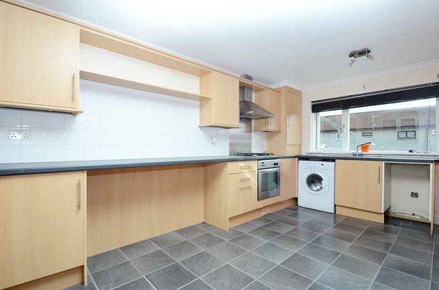  Image of 3 bedroom Terraced house to rent in Eden Drive Livingston EH54 at Craigshill West Lothian West Lothian, EH54 5LB