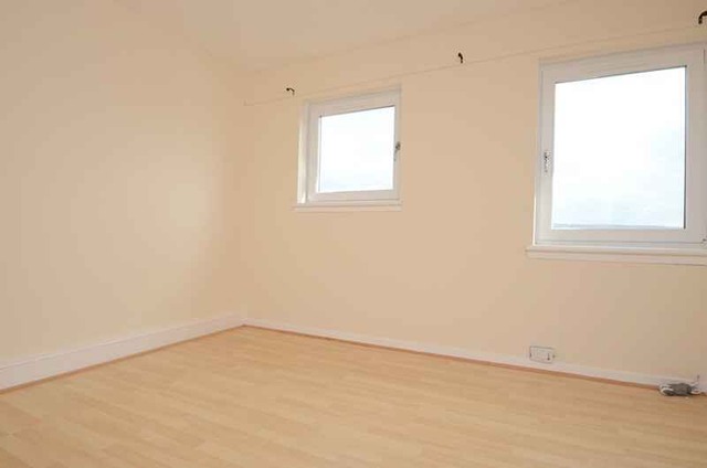  Image of 3 bedroom Terraced house to rent in Eden Drive Livingston EH54 at Craigshill West Lothian West Lothian, EH54 5LB