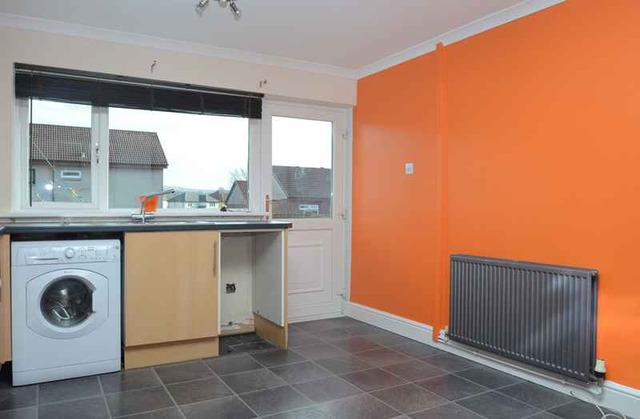  Image of 3 bedroom Terraced house to rent in Eden Drive Livingston EH54 at Craigshill West Lothian West Lothian, EH54 5LB