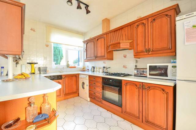  Image of 3 bedroom Detached house to rent in Eden Way Beckenham BR3 at Eden Way  Beckenham, BR3 3DN