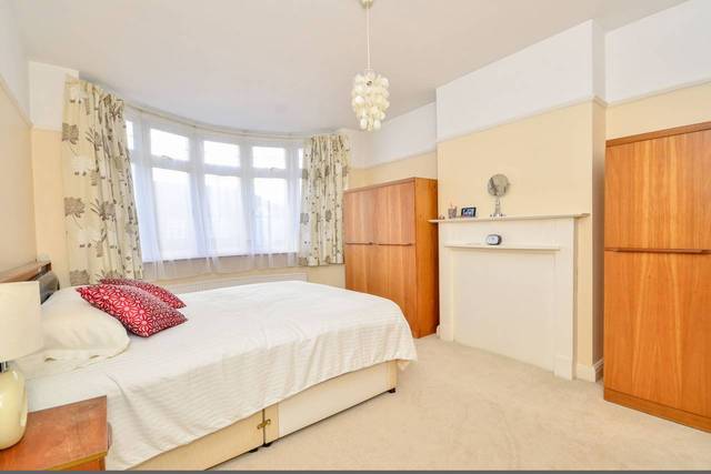 Image of 3 bedroom Detached house to rent in Eden Way Beckenham BR3 at Eden Way  Beckenham, BR3 3DN