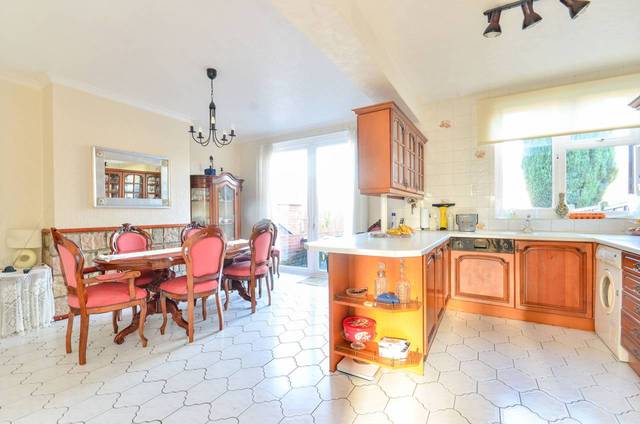 Image of 3 bedroom Detached house to rent in Eden Way Beckenham BR3 at Eden Way  Beckenham, BR3 3DN