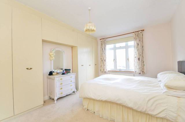  Image of 3 bedroom Detached house to rent in Eden Way Beckenham BR3 at Eden Way  Beckenham, BR3 3DN