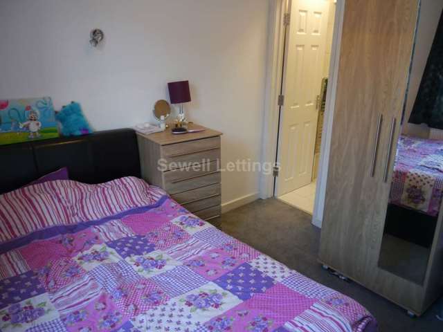  Image of 4 bedroom Detached house to rent in Edgehill Street Reading RG1 at Edghill Street  Reading, RG1 2PU