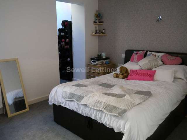  Image of 4 bedroom Detached house to rent in Edgehill Street Reading RG1 at Edghill Street  Reading, RG1 2PU