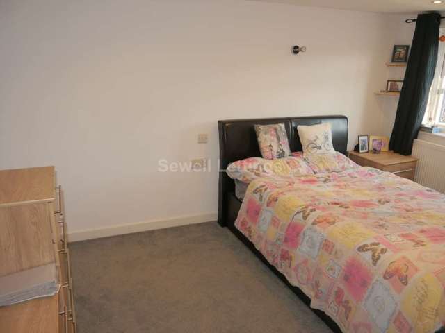  Image of 4 bedroom Detached house to rent in Edgehill Street Reading RG1 at Edghill Street  Reading, RG1 2PU
