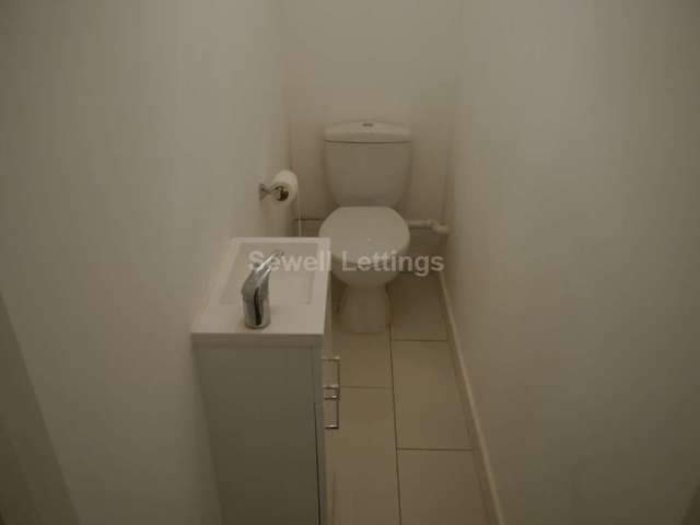  Image of 4 bedroom Detached house to rent in Edgehill Street Reading RG1 at Edghill Street  Reading, RG1 2PU