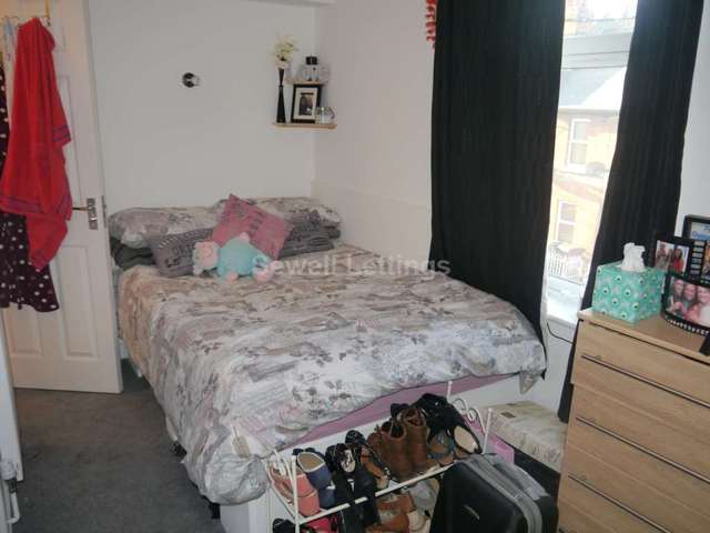  Image of 4 bedroom Detached house to rent in Edgehill Street Reading RG1 at Edghill Street  Reading, RG1 2PU