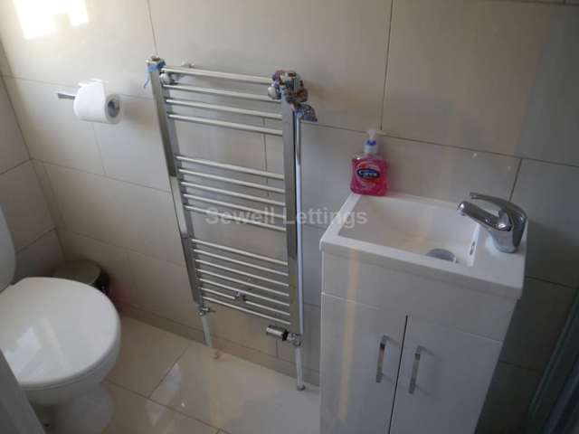  Image of 4 bedroom Detached house to rent in Edgehill Street Reading RG1 at Edghill Street  Reading, RG1 2PU