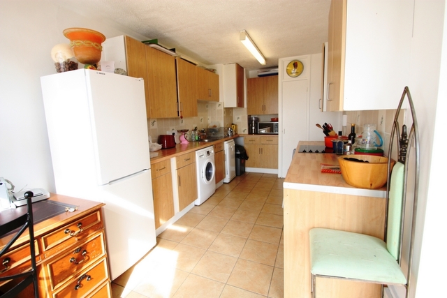  Image of 2 bedroom Flat for sale in Binfield Road London SW4 at Binfield Road  London, SW4 6SS