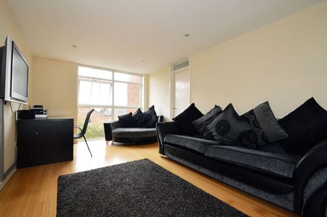  Image of 2 bedroom Flat for sale in Berryfields Road Sutton Coldfield B76 at Berryfields Road  Sutton Coldfield, B76 2UX