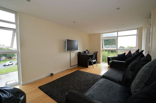  Image of 2 bedroom Flat for sale in Berryfields Road Sutton Coldfield B76 at Berryfields Road  Sutton Coldfield, B76 2UX