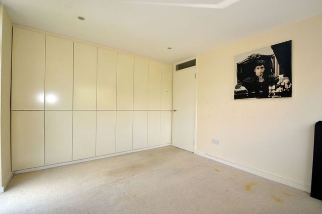  Image of 2 bedroom Flat for sale in Berryfields Road Sutton Coldfield B76 at Berryfields Road  Sutton Coldfield, B76 2UX
