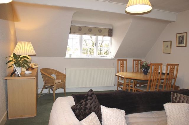  Image of 2 bedroom Flat for sale in Egham Hill Englefield Green Egham TW20 at Kinburn Drive  Egham, TW20 0BD