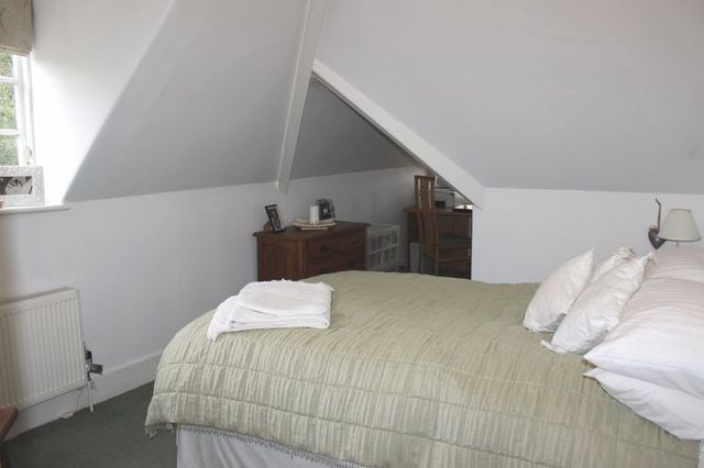  Image of 2 bedroom Flat for sale in Egham Hill Englefield Green Egham TW20 at Kinburn Drive  Egham, TW20 0BD