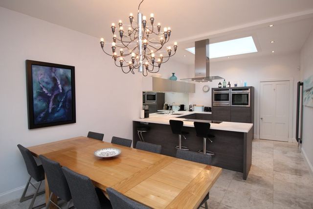  Image of 3 bedroom Flat to rent in Eglinton Crescent Edinburgh EH12 at West End Edinburgh Edinburgh, EH12 5DD
