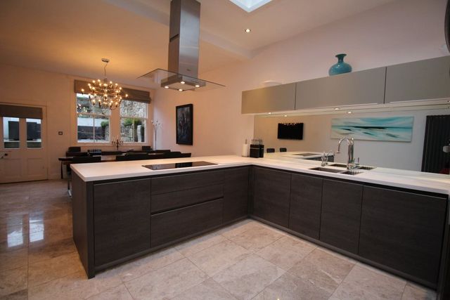  Image of 3 bedroom Flat to rent in Eglinton Crescent Edinburgh EH12 at West End Edinburgh Edinburgh, EH12 5DD